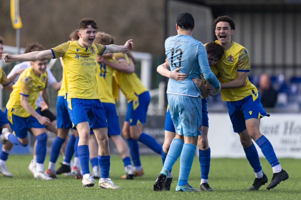 Nhận định soi kèo Briton Ferry vs Barry Town lúc 19h30 ngày 31/12/2024