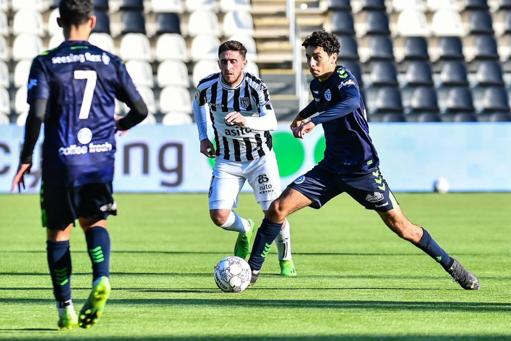 nhan-dinh-soi-keo-de-graafschap-vs-heracles-luc-00h45-ngay-17-1-2025-1